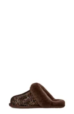 UGG Scuffette Caspian Slipper Burnt Cedar - Image 3