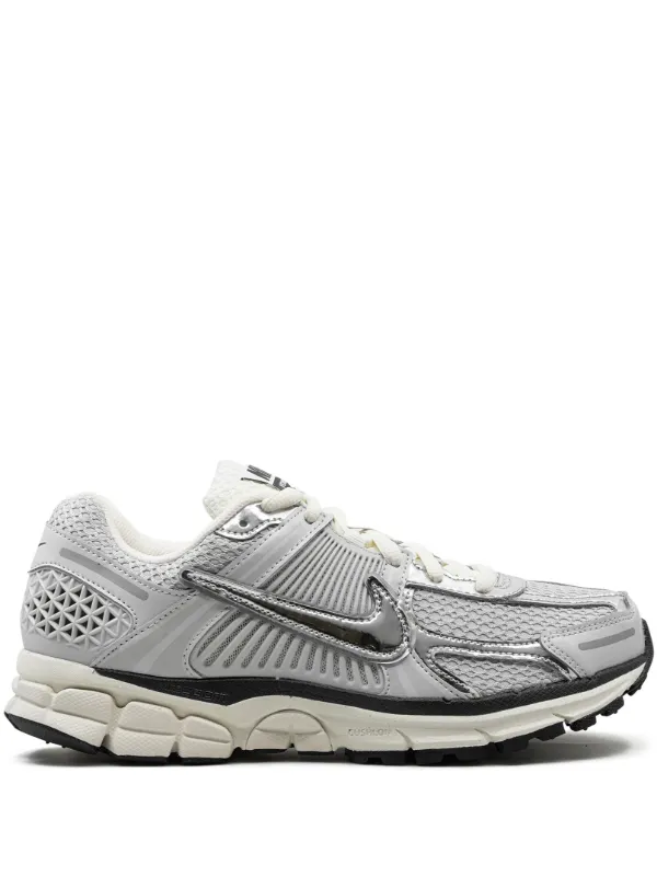 IMG_8305.webp Nike Zoom Vomero 5 Photon Dust Metallic Silver - Image 1