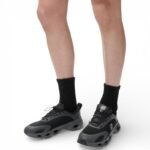 On Running Cloudsolo Loewe Black - Image 2